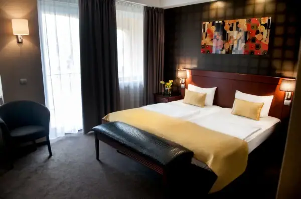 Hotel Azúr Wellness és Konferencia Szálloda — Szálloda, Siófok