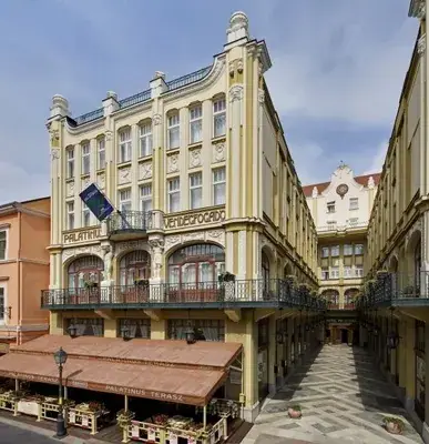 Palatinus Grand Hotel — Szálloda, Pécs