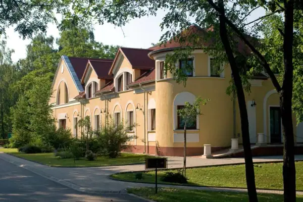 Geréby Kúria Hotel és Lovasudvar — Szálloda, Lajosmizse