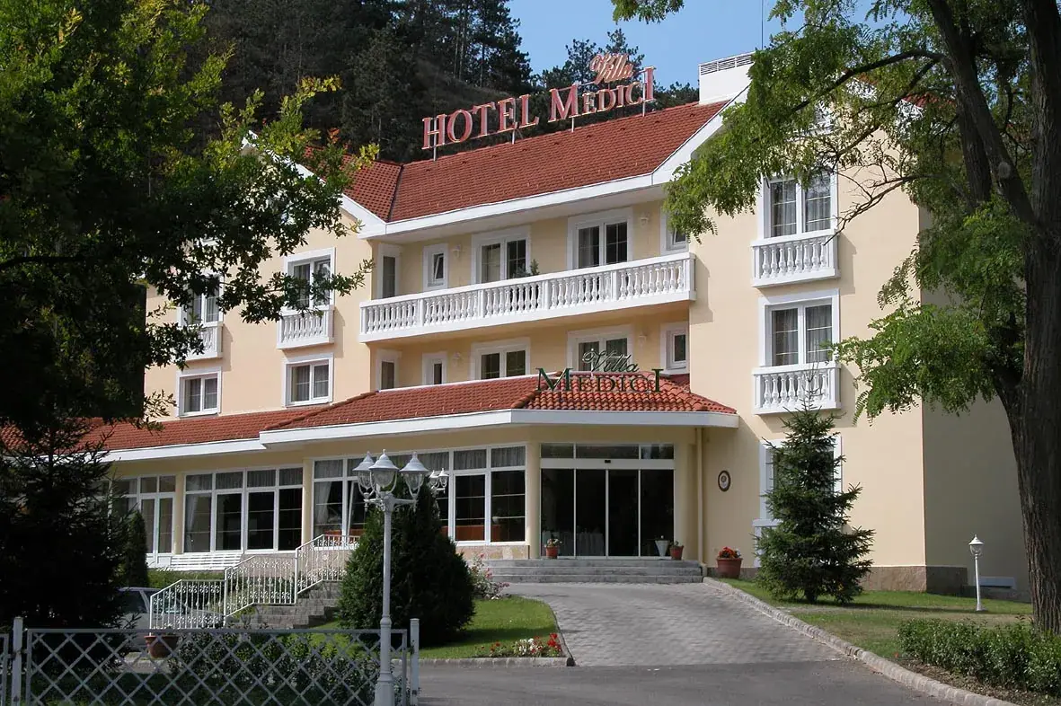 Villa Medici Hotel — Szálloda, Veszprém