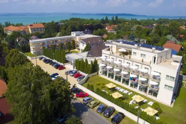 Két Korona Konferencia és Wellness Hotel — Szálloda, Balatonszárszó