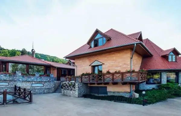 Kavics Spa Klub & Hotel — Szálloda, Velence