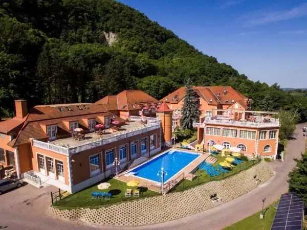 Bellevue Konferencia és Wellness Hotel — Szálloda, Esztergom