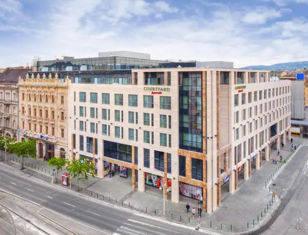 Courtyard by Marriott Budapest City Center — Szálloda, Budapest