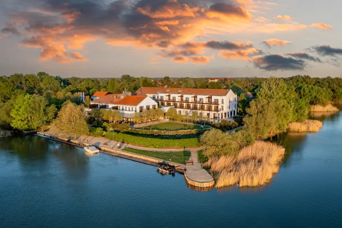 Tisza Balneum Hotel Konferencia és Wellness Központ — Szálloda, Tiszafüred