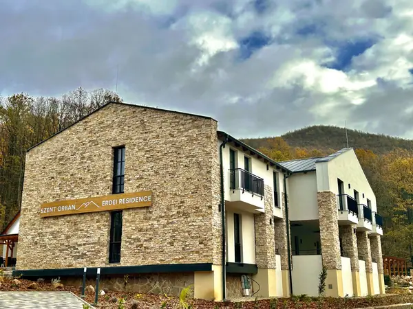 Szent Orbán Erdei Wellness Hotel — Szálloda, Kóspallag