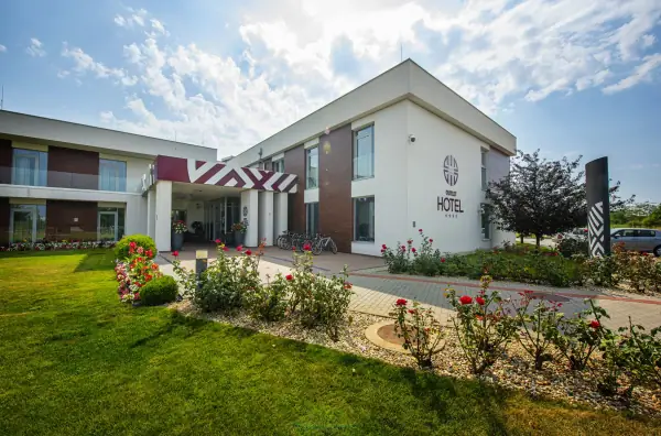 Outlet Hotel Polgár**** — Szálloda, Polgár