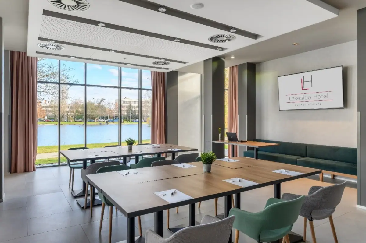 Best Western Plus Lakeside Hotel