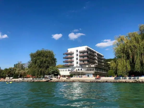 Világos Hotel Balatonvilágos — Szálloda, Balatonvilágos