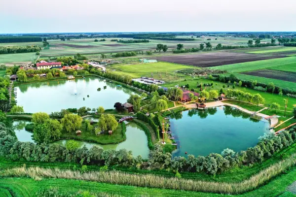 Nádas Tó Park Hotel — Szálloda, Vasad