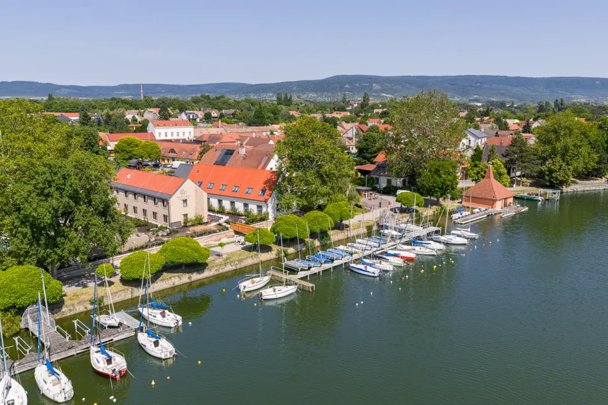 Hamarosan megnyit a Malom és Kacsa Boutique Hotel a tatai Öreg-tó partján