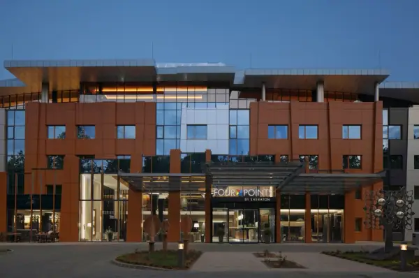 Four Points by Sheraton Kecskemét Hotel és Konferenciaközpont — Szálloda, Kecskemét