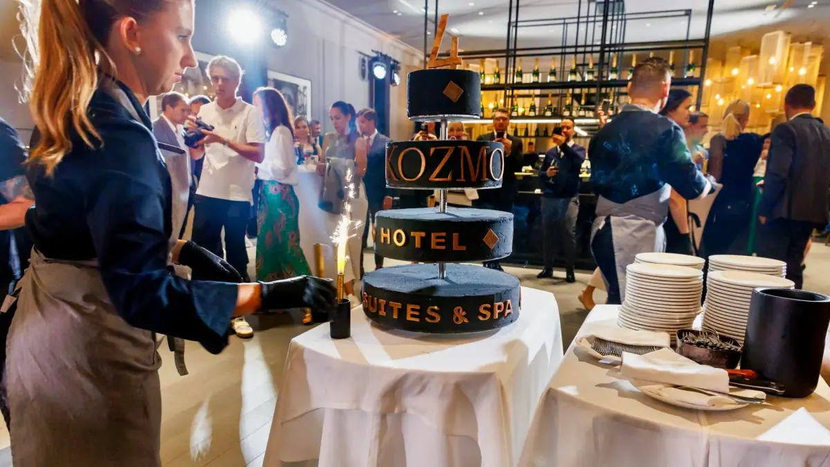 Kozmo Hotel