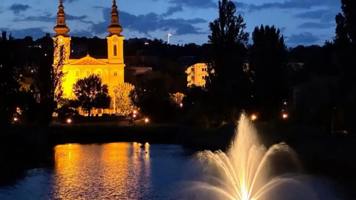 Feneketlen tó szökőkút