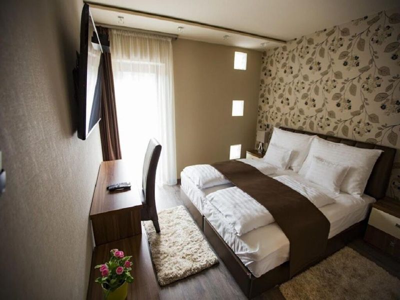 Pole Position Beach Hotel Balatonszárszó — 1. kép