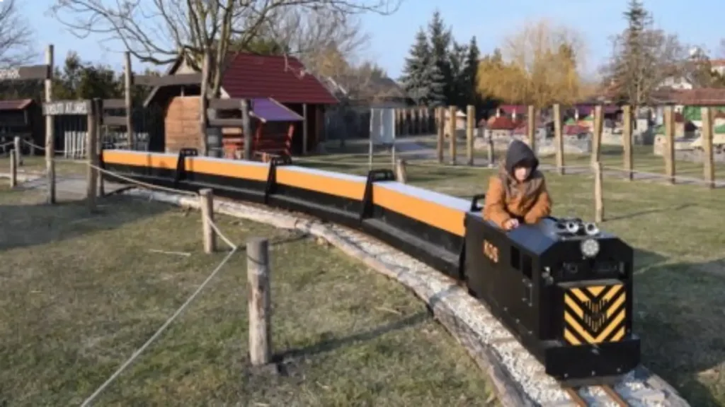 Dinnyés Várpark kisvasút